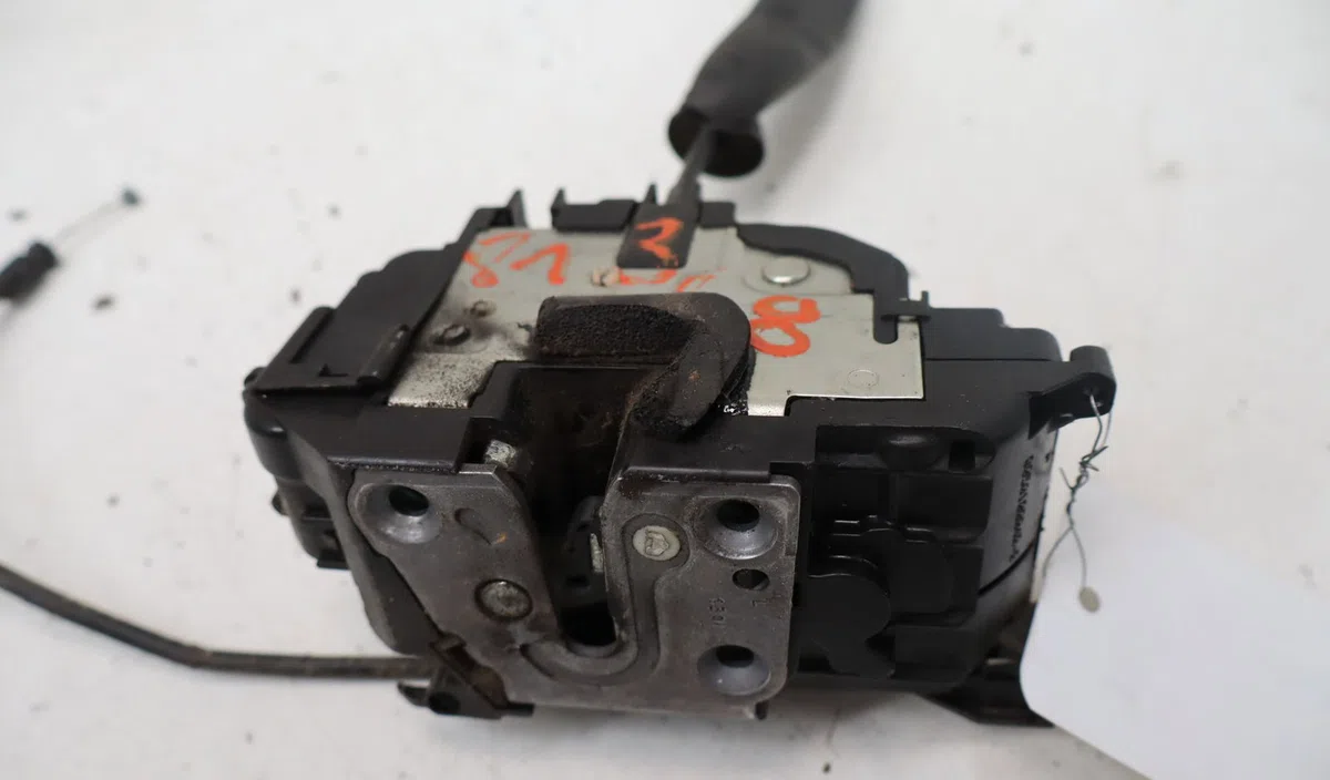 Serrure porte avg Renault LAGUNA III Grandtour (KT0-1) 2.0 dci (kt01, kt08, kt09, kt0k, kt12, kt1d, kt1w) (2007-2015) 5 
