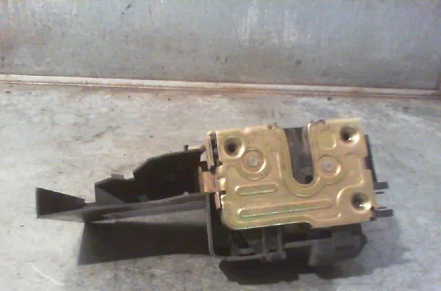 Serrure porte avg RENAULT MEGANE I Phase 1 11-1995--03-1999 occasion