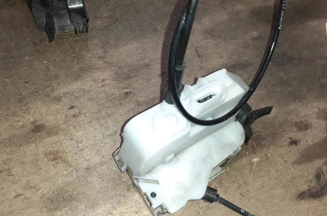 Serrure porte avg Renault SCÉNIC II (JM0-1_) 1.5 dci (jm1e, jm16) (2005-2008) 5 portes occasion