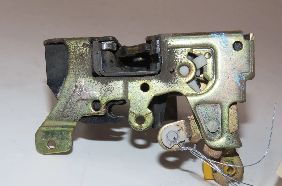 Serrure porte avg Renault TWINGO I (C06_) 1.2 (c066, c068) (1996-2007) 3 portes occasion