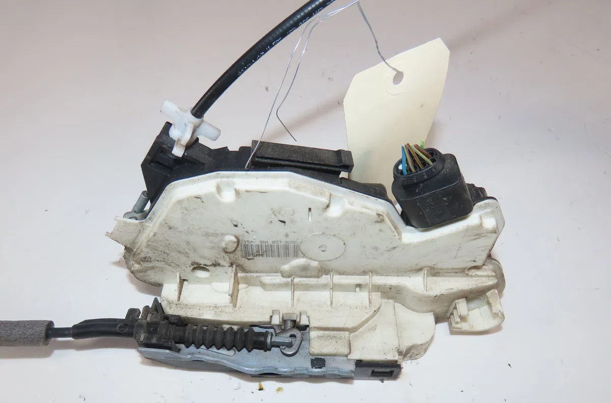 Serrure porte avg Skoda FABIA II (542) 1.2 tdi (2010-2014) occasion
