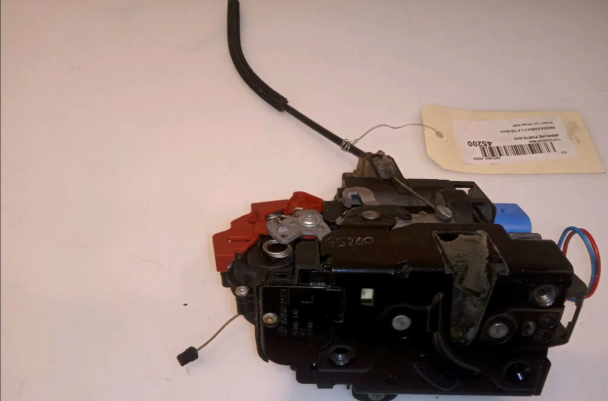 Serrure porte avg Skoda FABIA II (542) 1.4 tdi (2007-2010) occasion