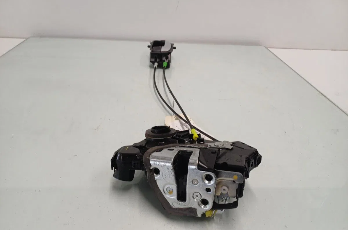 Serrure porte avg TOYOTA AURIS 2 PHASE 2 occasion