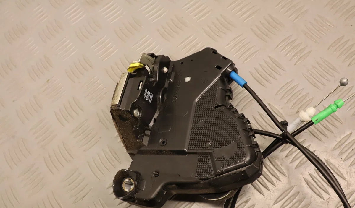 Serrure porte avg Toyota AVENSIS Break (_T27_) 2.0 d-4d (adt270_) (2011-2018) occasion