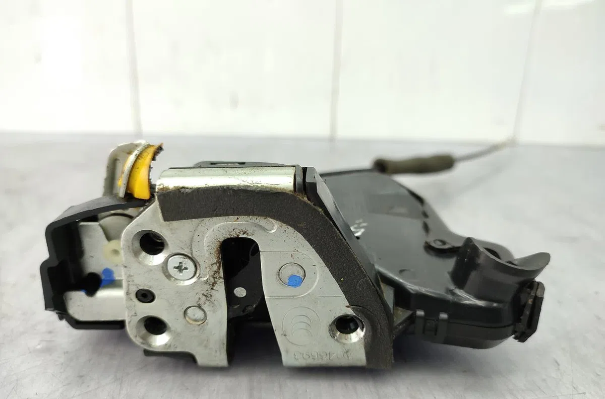 Serrure porte avg TOYOTA COROLLA VERSO 2 PHASE 2 occasion