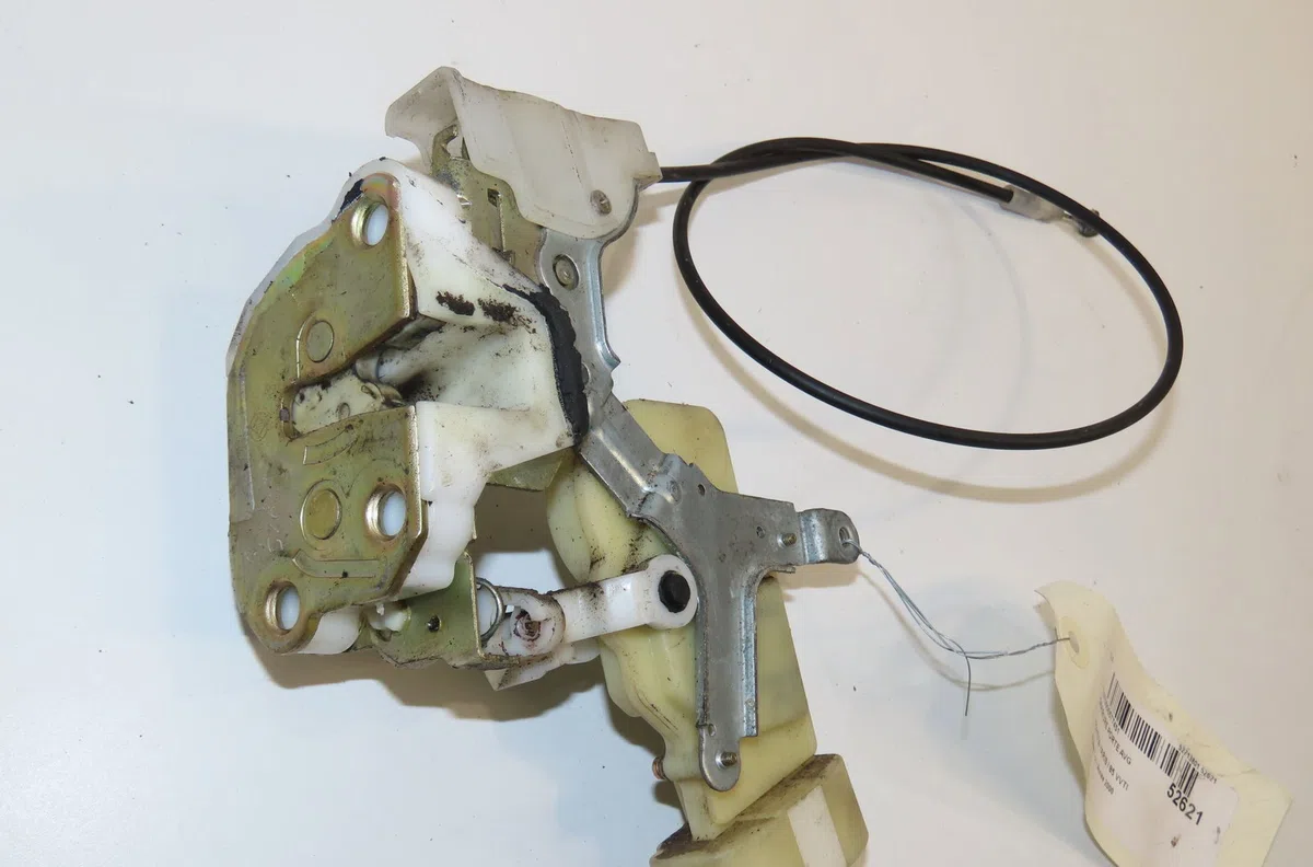 Serrure porte avg Toyota YARIS (_P1_) 1.3 (ncp10_, scp12_) (1999-2005) occasion
