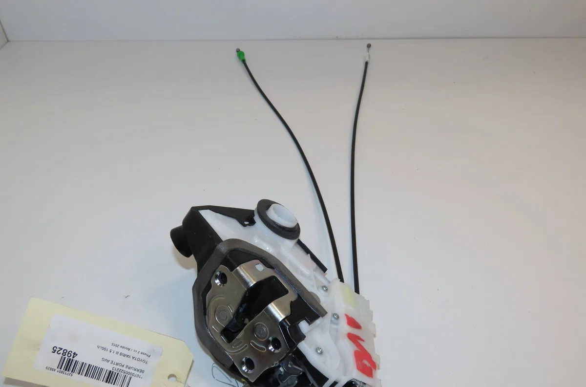 Serrure porte avg Toyota YARIS (_P13_) 1.5 hybrid (nhp130_) (2012) occasion