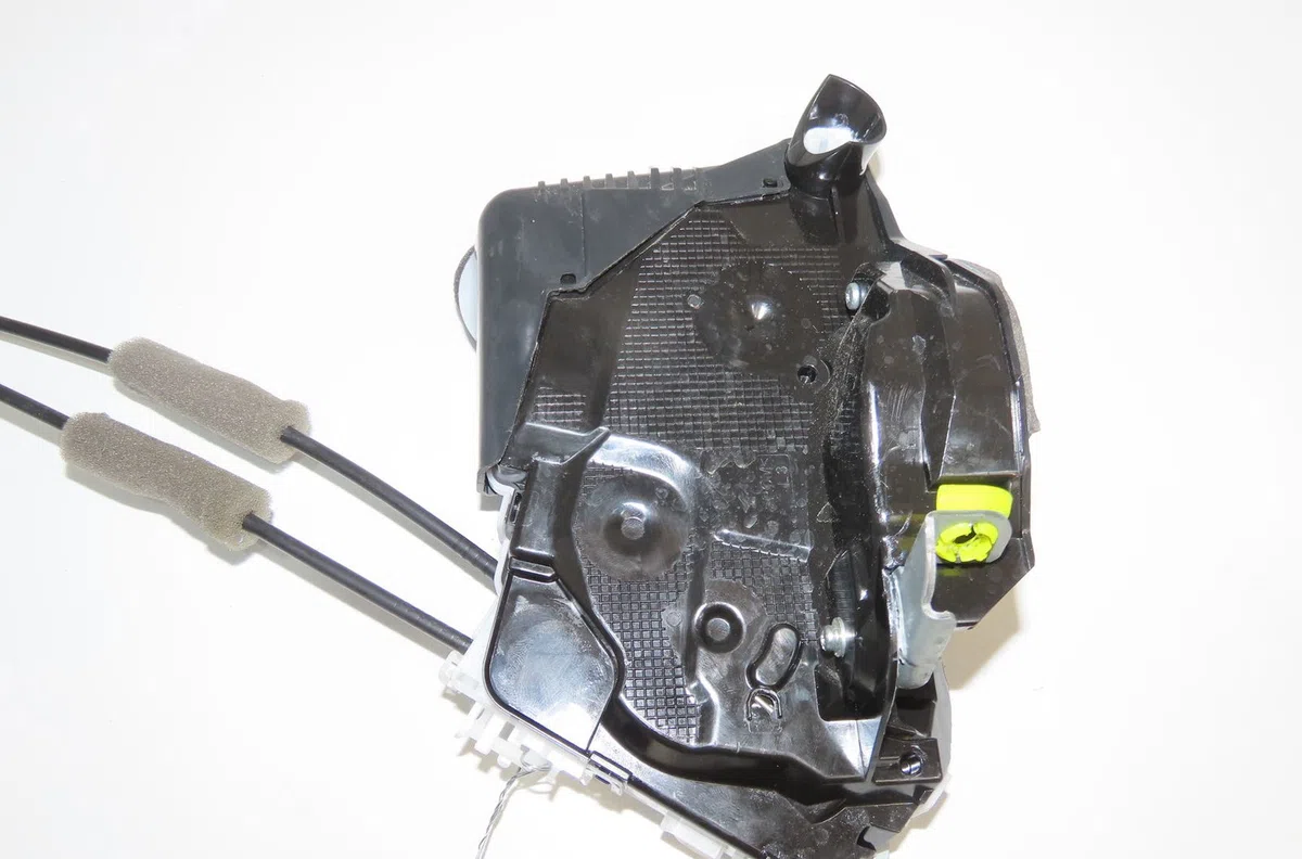Serrure porte avg Toyota YARIS (_P21_, _PA1_, _PH1_) 1.5 hybrid (mxph10, mxph11) (2020) 5 portes occasion