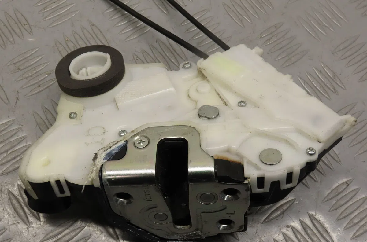 Serrure porte avg Toyota YARIS (_P9_) 1.0 vvt-i (ksp90_) (2005-2011) 5 portes occasion