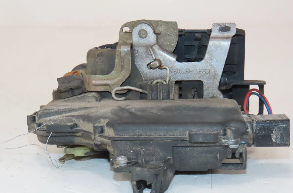 Serrure porte avg Volkswagen GOLF IV (1J1) 1.6 16v (2000-2005) occasion