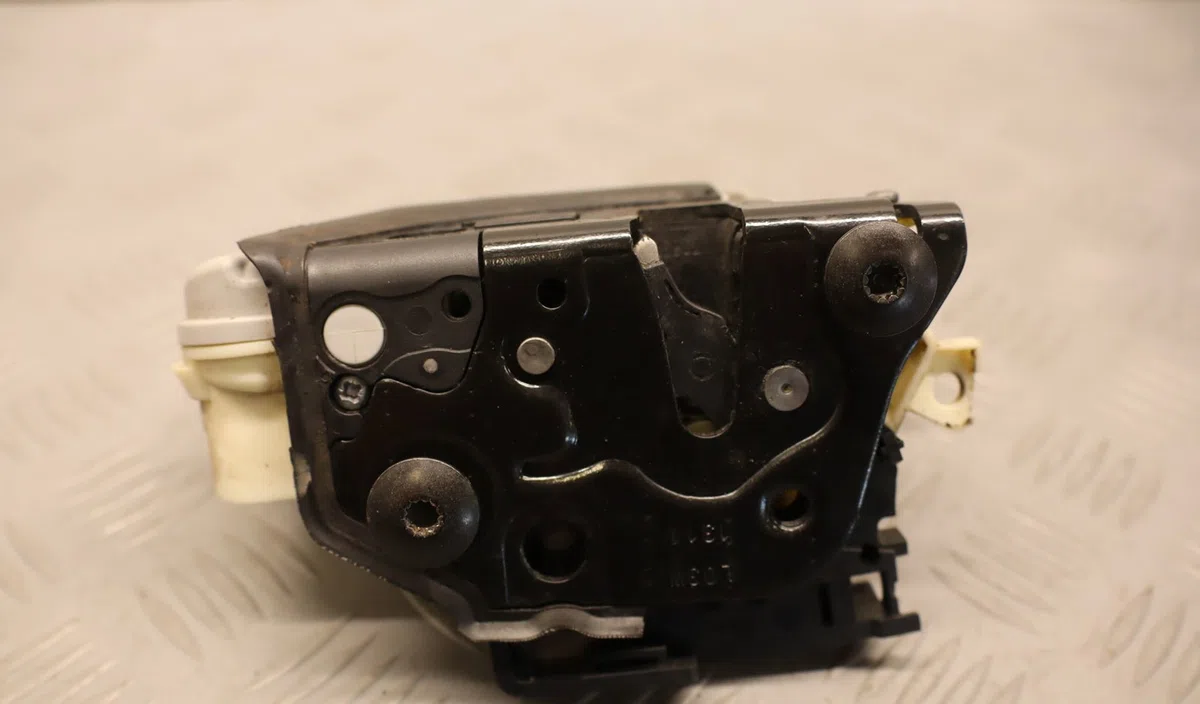 Serrure porte avg Volkswagen PASSAT B7 Variant (365) 1.6 tdi (2010-2014) occasion