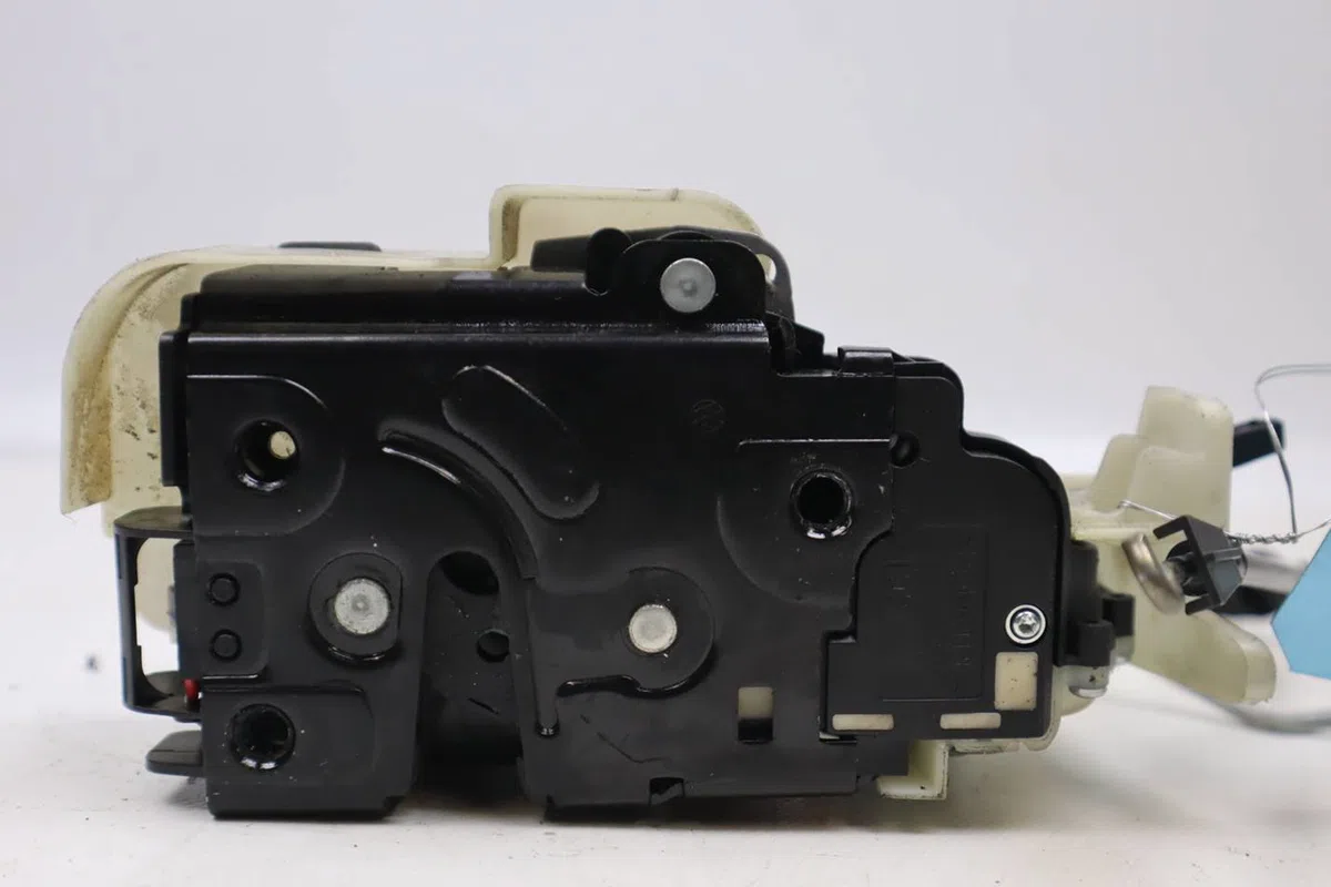 Serrure porte avg Volkswagen POLO (9N_, 9A_) 1.2 (2002-2007) 5 portes occasion