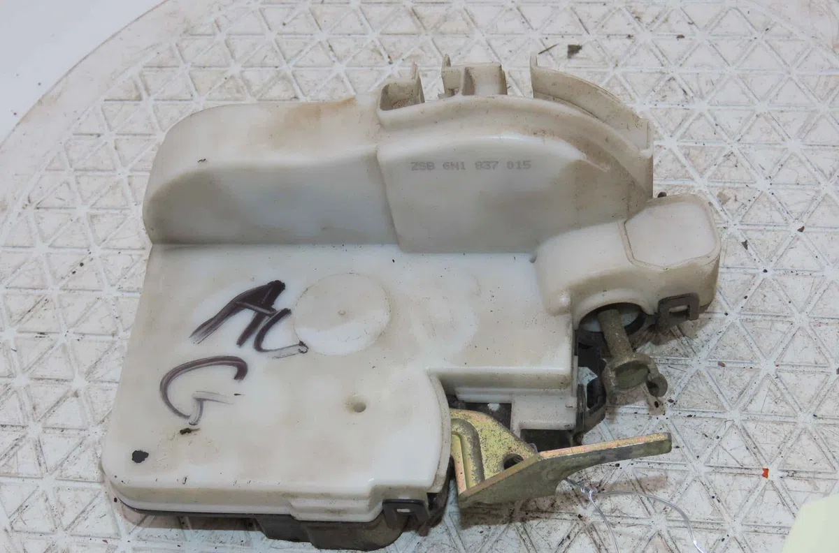Serrure porte avg VOLKSWAGEN POLO III occasion