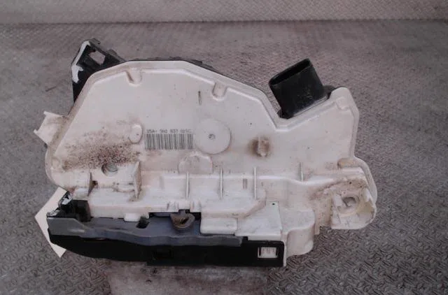 Serrure porte avg Volkswagen SCIROCCO III (137, 138) 2.0 tdi (2010-2017) occasion