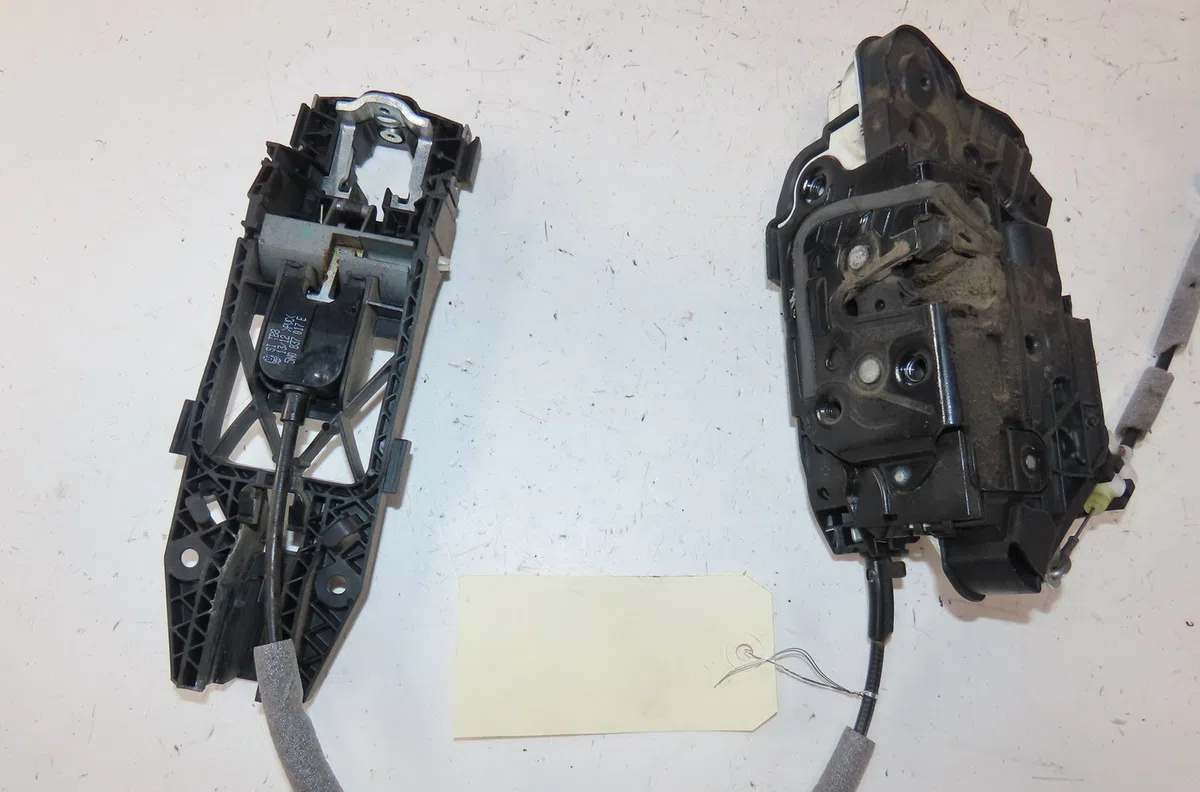 Serrure porte avg Volkswagen UP! (121, 122, BL1, BL2, BL3, 123) 1.0 (2011-2020) 5 portes occasion