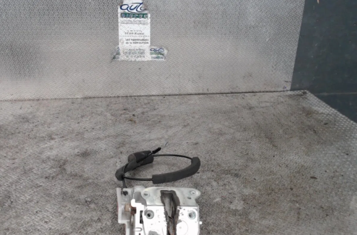 Serrure porte coulissante d MAZDA 5 1 PHASE 1 MONOSPACE occasion