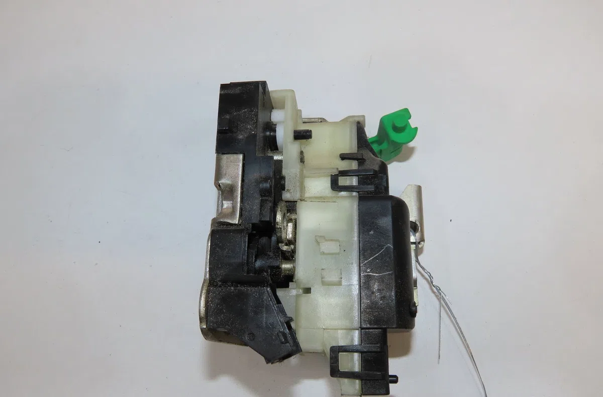 Serrure porte coulissante d Renault KANGOO Express (FC0-1_) 1.2 16v (fc05, fc0w, fc1d, fc1p, fc1k, fc0t) (2001) occasion
