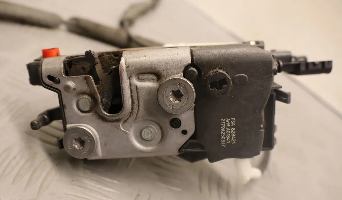 Serrure porte coulissante g Peugeot PARTNER Monospace (5_, G_) 1.6 hdi 90 (2005-2015) occasion