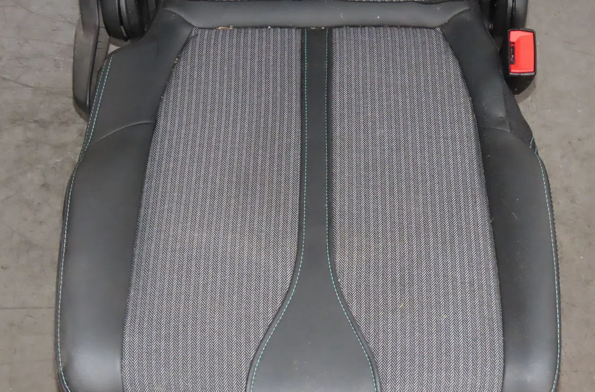 Siège arrière droit Peugeot 5008 II (MC_, MJ_, MR_, M4_) 1.5 bluehdi 130 (mcyhzj, mcyhzr, mcyhzx) (2018) occasion