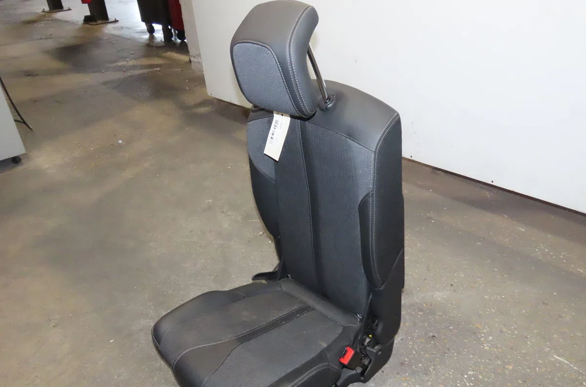 Siège arrière droit Peugeot 5008 II (MC_, MJ_, MR_, M4_) 1.5 bluehdi 130 (mcyhzj, mcyhzr, mcyhzx) (2018) occasion