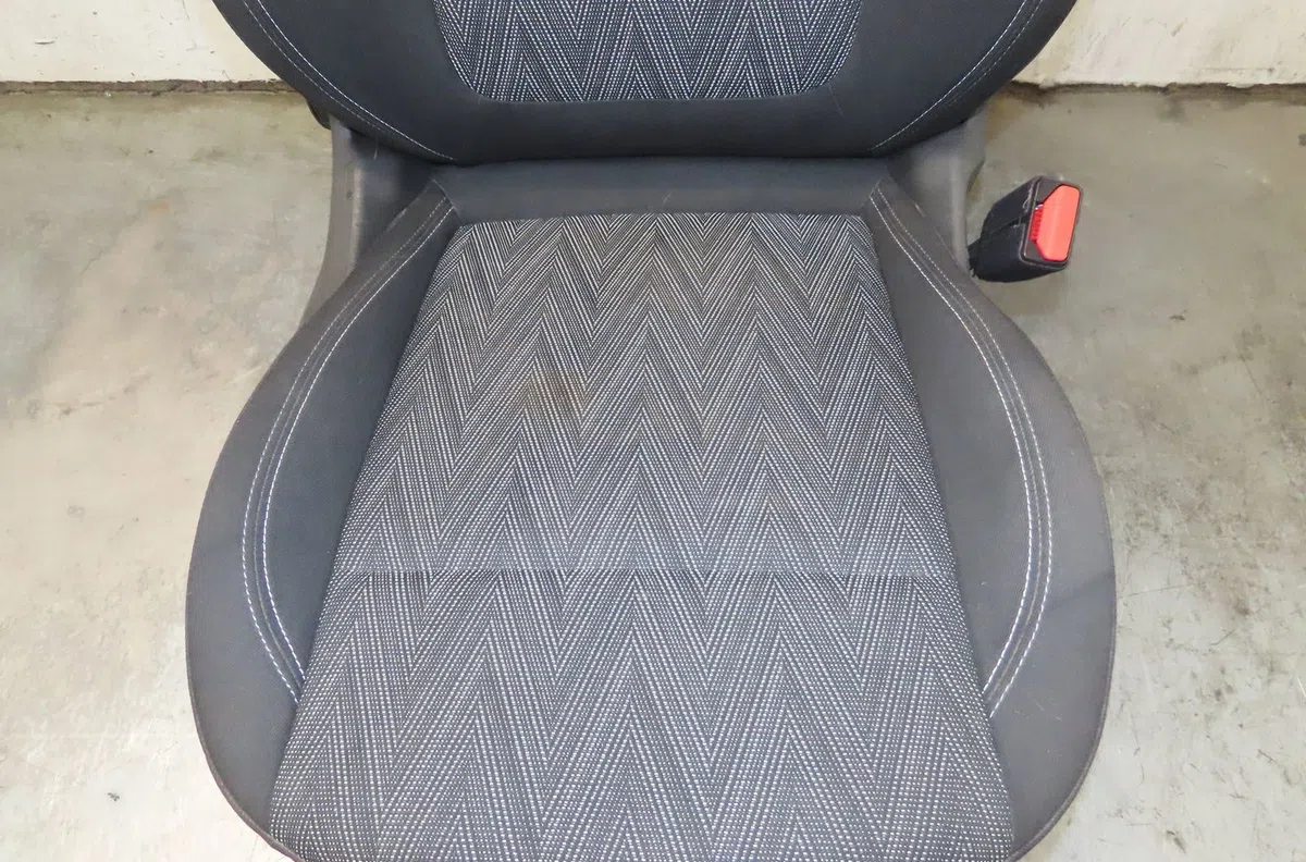 Siège avant droit Opel CROSSLAND X - CROSSLAND (P17, P2QO) 1.2 (75) (2017) occasion