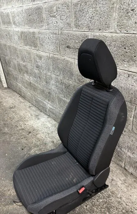Siège avant droit Peugeot 208 II (UB_, UP_, UW_, UJ_) 1.2 puretech 100 (2019) 5 portes occasion