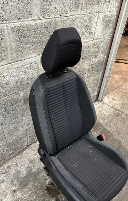 Siège avant droit Peugeot 208 II (UB_, UP_, UW_, UJ_) 1.2 puretech 100 (2019) 5 portes occasion