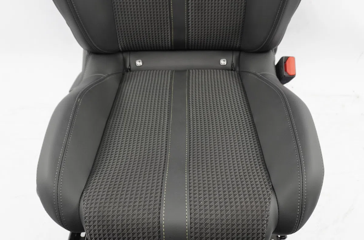 Siège avant droit Peugeot 208 II (UB_, UP_, UW_, UJ_) 1.2 puretech 100 (2019) 5 portes occasion