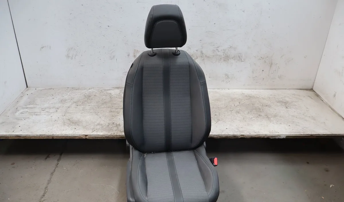 Siège avant droit Peugeot 208 II (UB_, UP_, UW_, UJ_) 1.2 puretech 100 (2019) 5 portes occasion