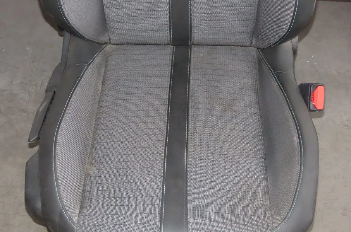 Siège avant droit Peugeot 208 II (UB_, UP_, UW_, UJ_) 1.5 bluehdi 100 (2019) occasion