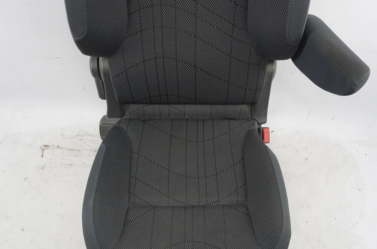 Siège avant droit Peugeot PARTNER Monospace (5_, G_) 1.6 hdi 90 (2005-2015) occasion