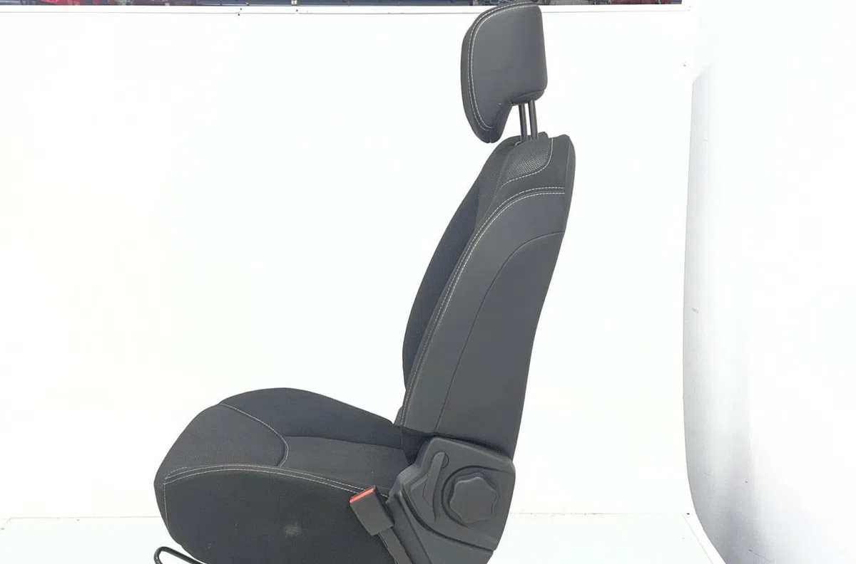 Siège avant droit RENAULT CLIO 4 PHASE 1 BREAK occasion