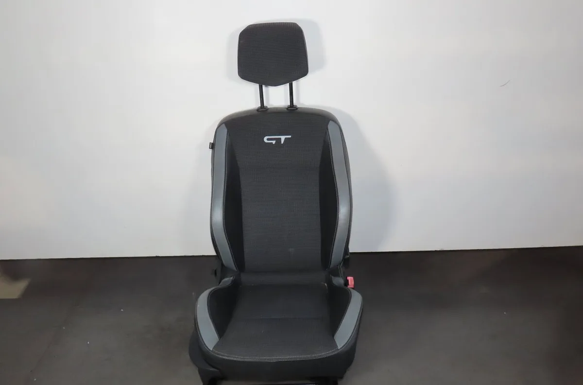 Siège avant droit Renault CLIO III (BR0-1, CR0-1) 1.5 dci (br0h, cr0h, cr1s, br1s) (2005-2014) 3 portes occasion