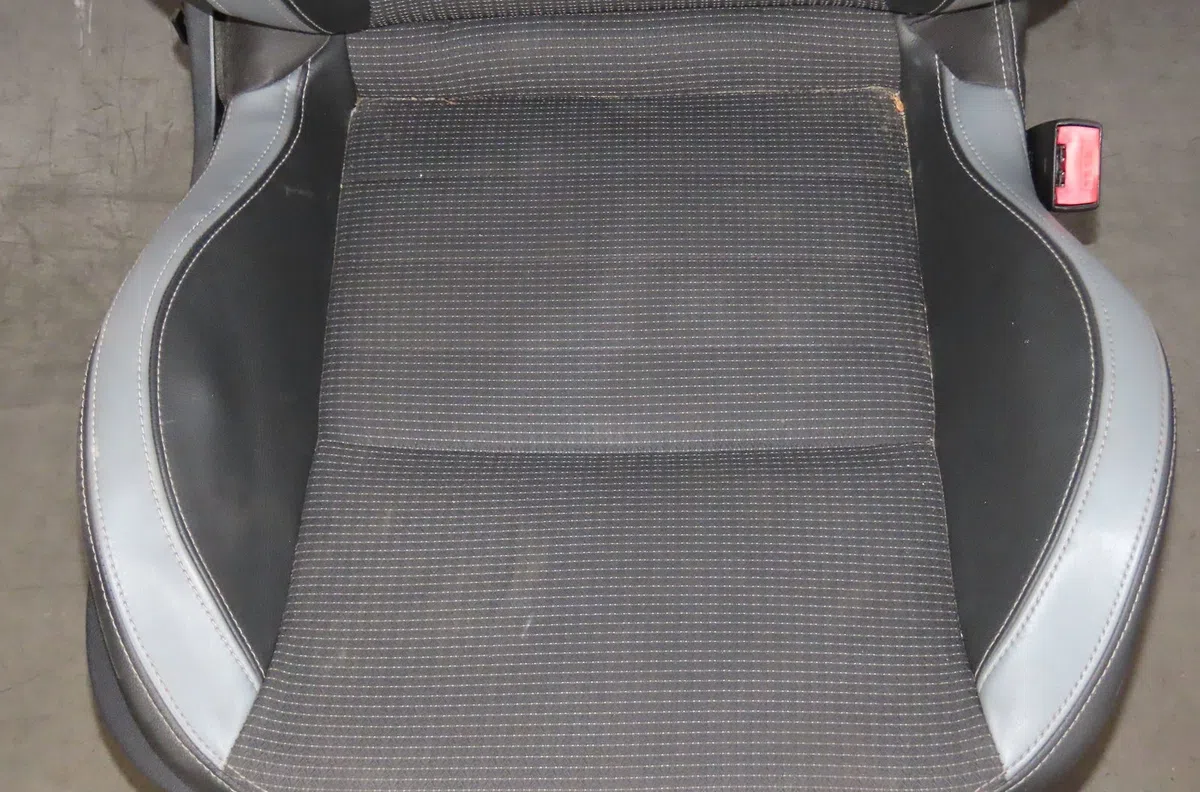 Siège avant droit Renault CLIO III (BR0-1, CR0-1) 1.5 dci (br0h, cr0h, cr1s, br1s) (2005-2014) 3 portes occasion