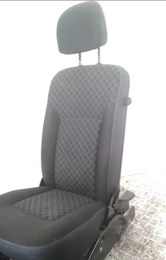 Siège avant droit Renault KANGOO Express (FW0-1_) 1.5 dci 75 (fw07, fw10, fw04) (2010) 4 portes occasion