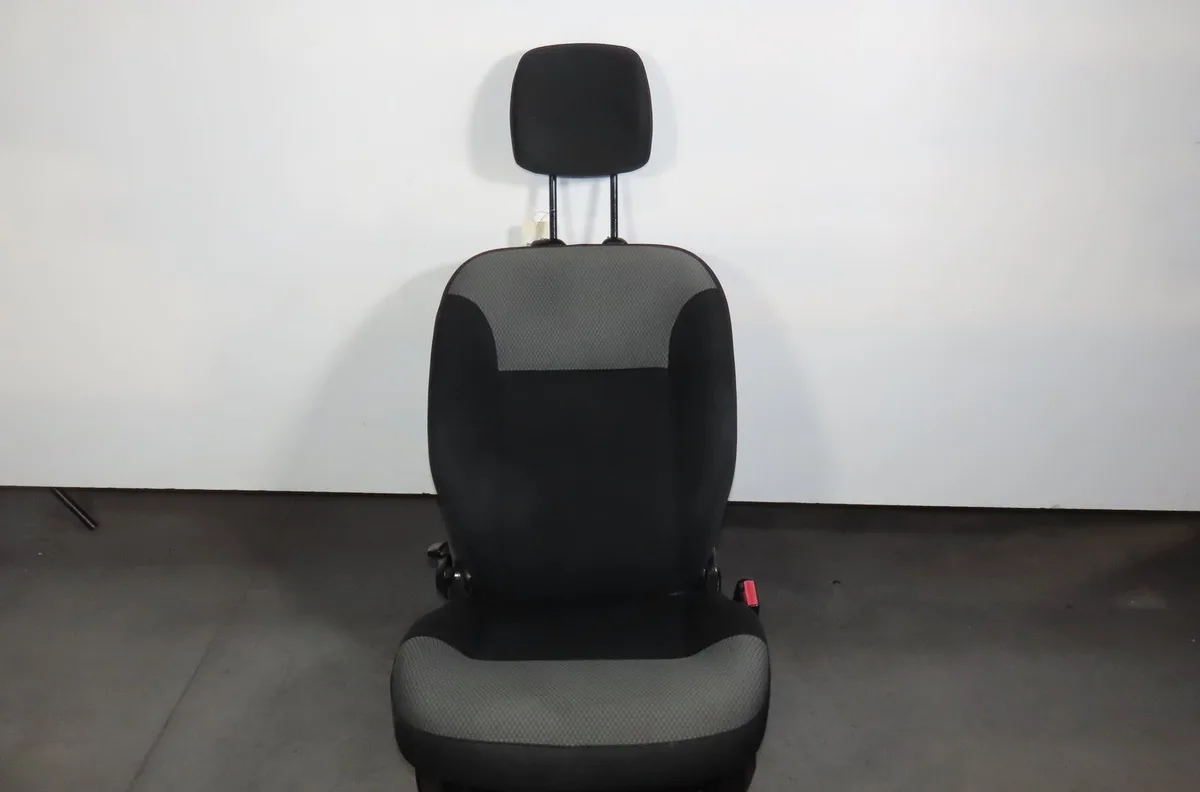 Siège avant droit Renault KANGOO Express (FW0-1_) 1.5 dci 90 (fw0g, fw05, fw08, fw11) (2009) 4 portes occasion