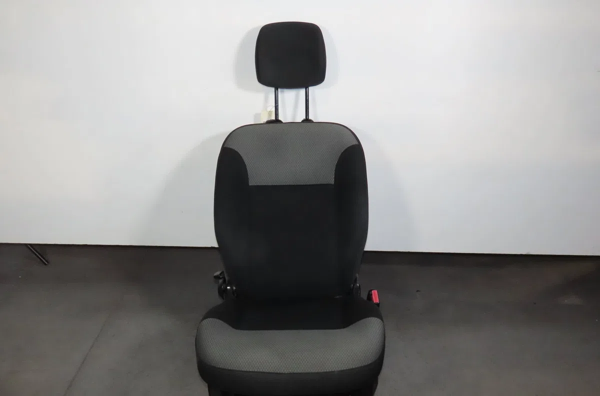 Siège avant droit Renault KANGOO Express (FW0-1_) 1.5 dci 90 (fw0g, fw05, fw08, fw11) (2009) 4 portes occasion