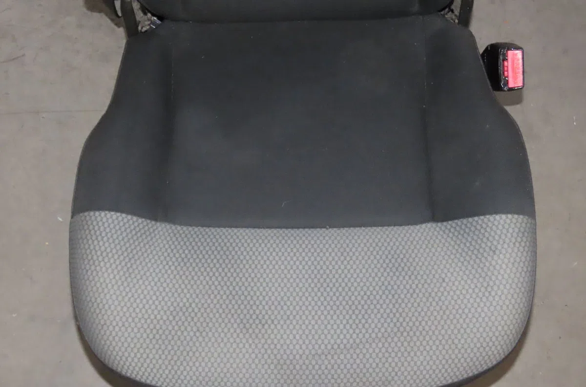 Siège avant droit Renault KANGOO Express (FW0-1_) 1.5 dci 90 (fw0g, fw05, fw08, fw11) (2009) 4 portes occasion