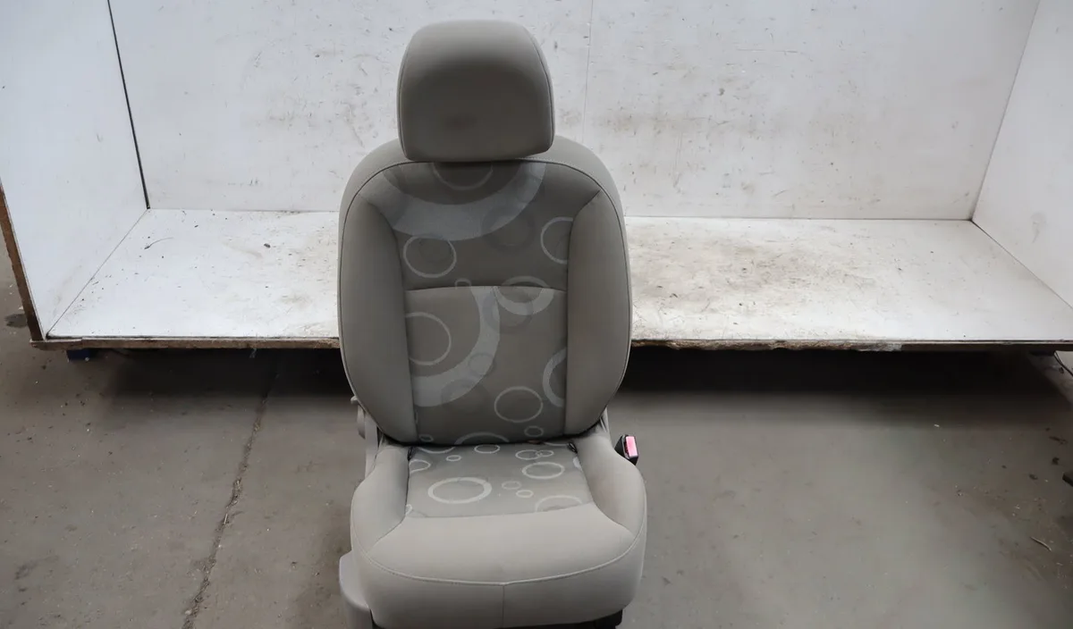 Siège avant droit Renault KANGOO - GRAND KANGOO II (KW0-1_) 1.6 16v flex (kw01) (2008) occasion