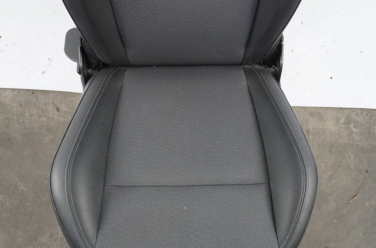 Siège avant droit Renault KANGOO III Camionnette-Monospace 1.5 blue dci 95 (fjab) (2021) occasion