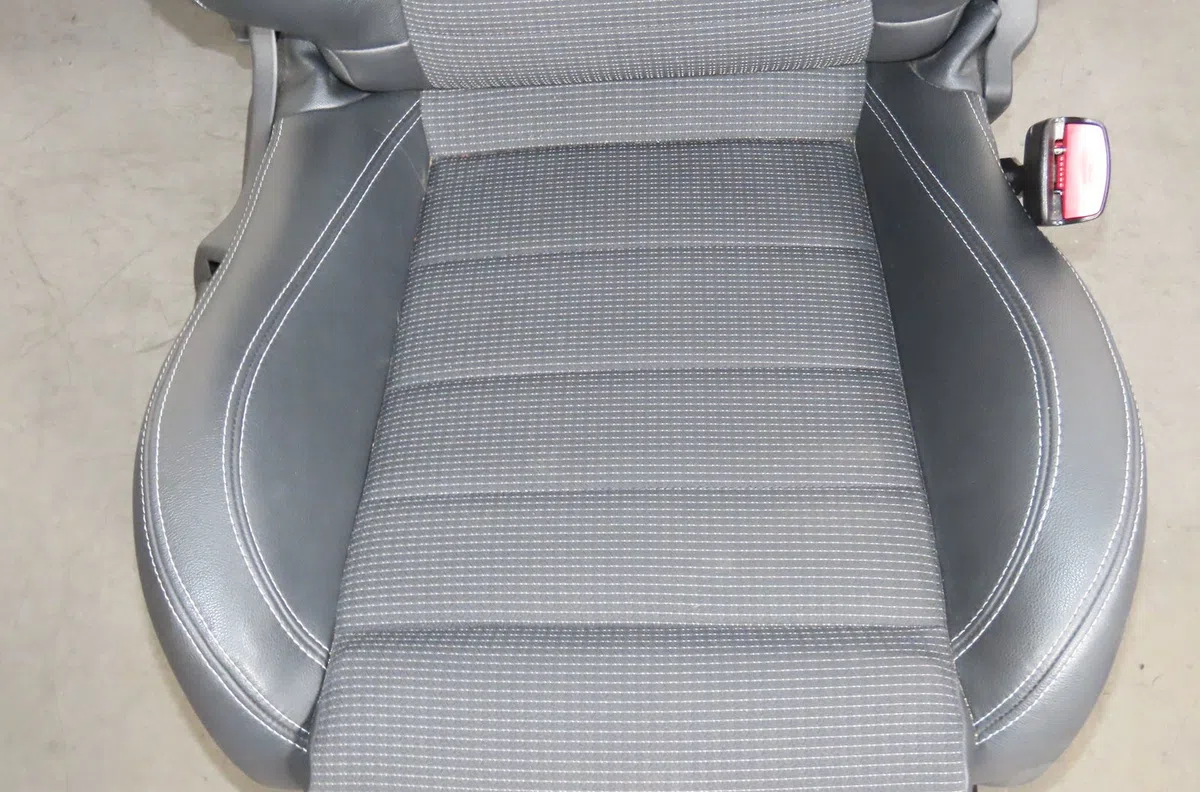 Siège avant droit Renault MEGANE III Coupé (DZ0-1_) 1.9 dci (dz0n, dz0j, dz1j, dz1k) (2008-2015) occasion