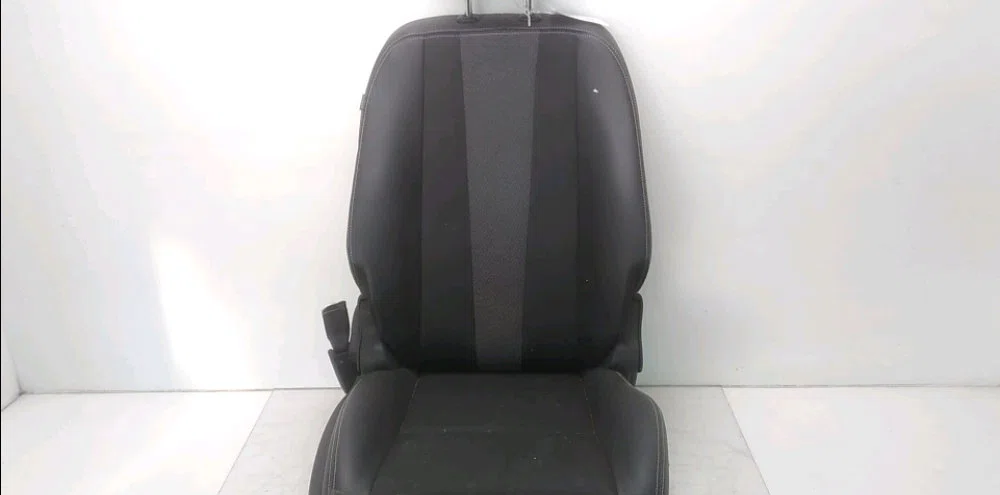 Siège avant droit Renault MEGANE III Grandtour (KZ0-1) 1.5 dci (kz09, kz0d, kz1g, kz29, kz14, kz1w, kz10, kz1f,... (2009