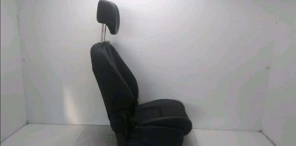 Siège avant droit Renault MEGANE III Grandtour (KZ0-1) 1.5 dci (kz09, kz0d, kz1g, kz29, kz14, kz1w, kz10, kz1f,... (2009