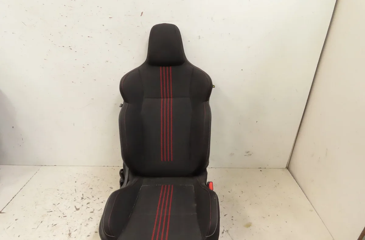 Siège avant droit Renault MEGANE IV 3-5 portes (B9A-M-N_) 1.5 blue dci 115 (b9a6) (2018) occasion