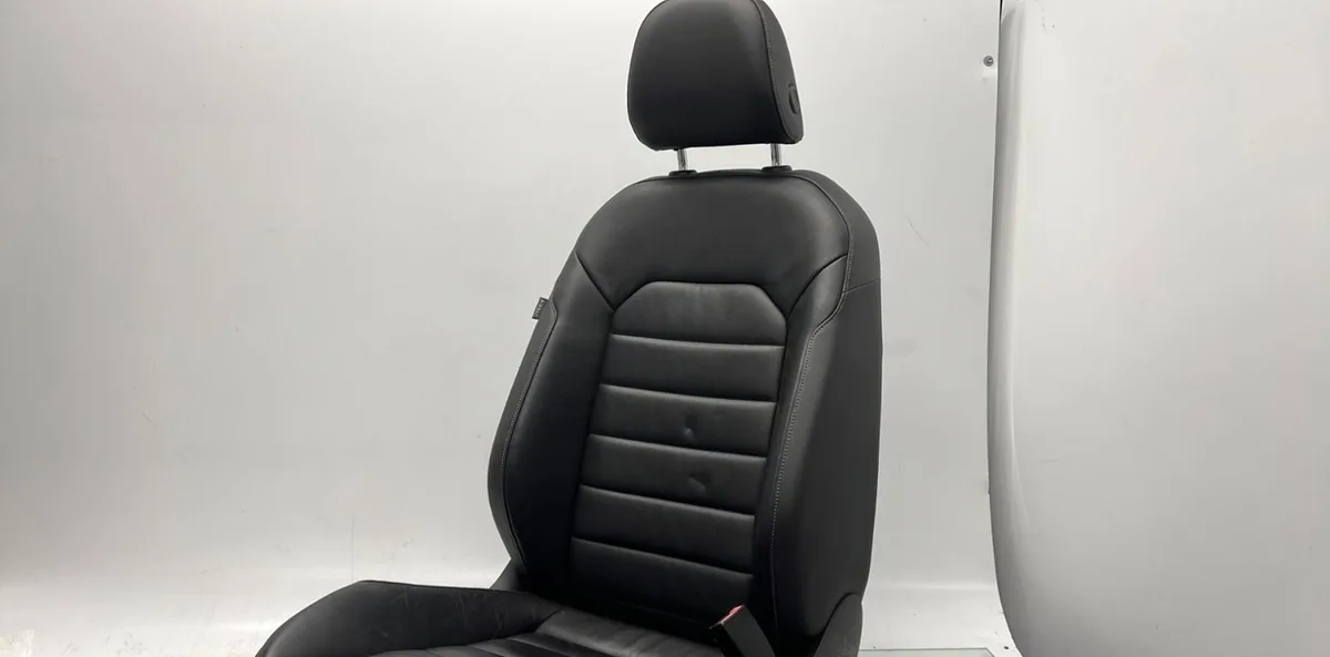 Siège avant droit VOLKSWAGEN GOLF SPORTSVAN PHASE 1 occasion