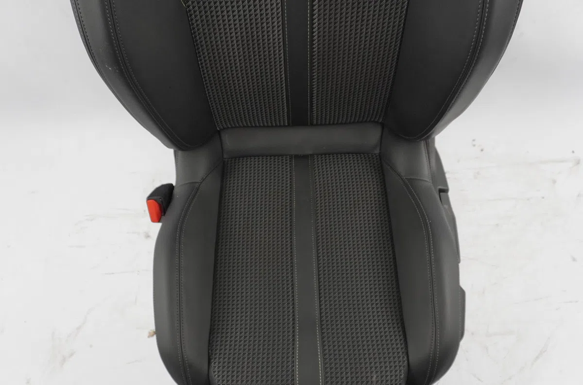 Siège avant gauche Peugeot 208 II (UB_, UP_, UW_, UJ_) 1.2 puretech 100 (2019) 5 portes occasion