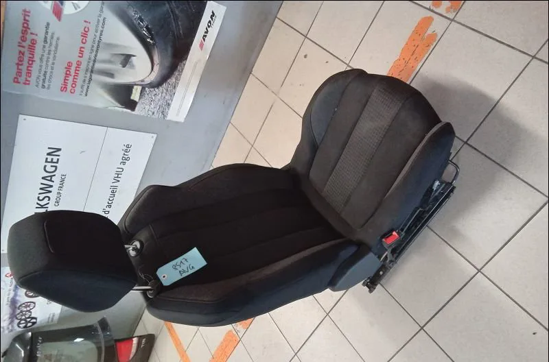 Siège avant gauche Peugeot 5008 II (MC_, MJ_, MR_, M4_) 1.2 (mrhnyh, mrhnyw, mrhnsj, mrhnsu, mrhnsm) (2016) occasion