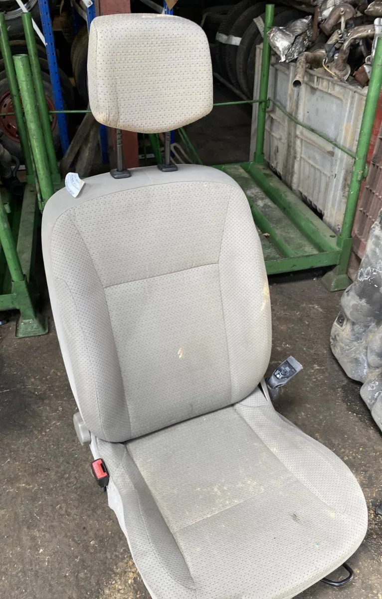 Siège avant gauche RENAULT CLIO 3 PHASE 1 occasion