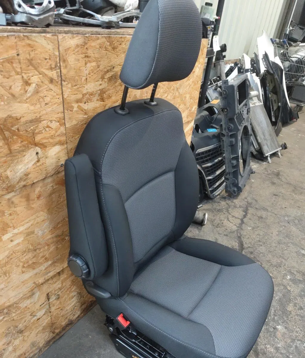 Siège avant gauche Renault TRAFIC III Camionnette (FG_) 1.6 dci 125 (fgmh) (2015) occasion