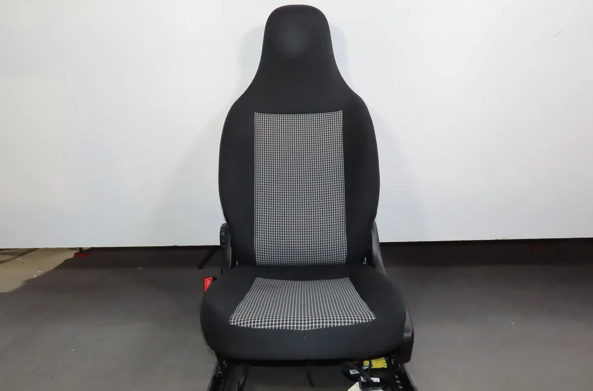 Siège avant gauche Renault TWINGO III (BCM_, BCA_) 1.0 sce 65 (bcmj) (2019) occasion